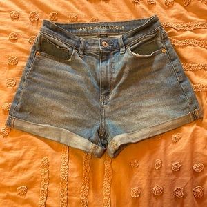 American Eagle mom short